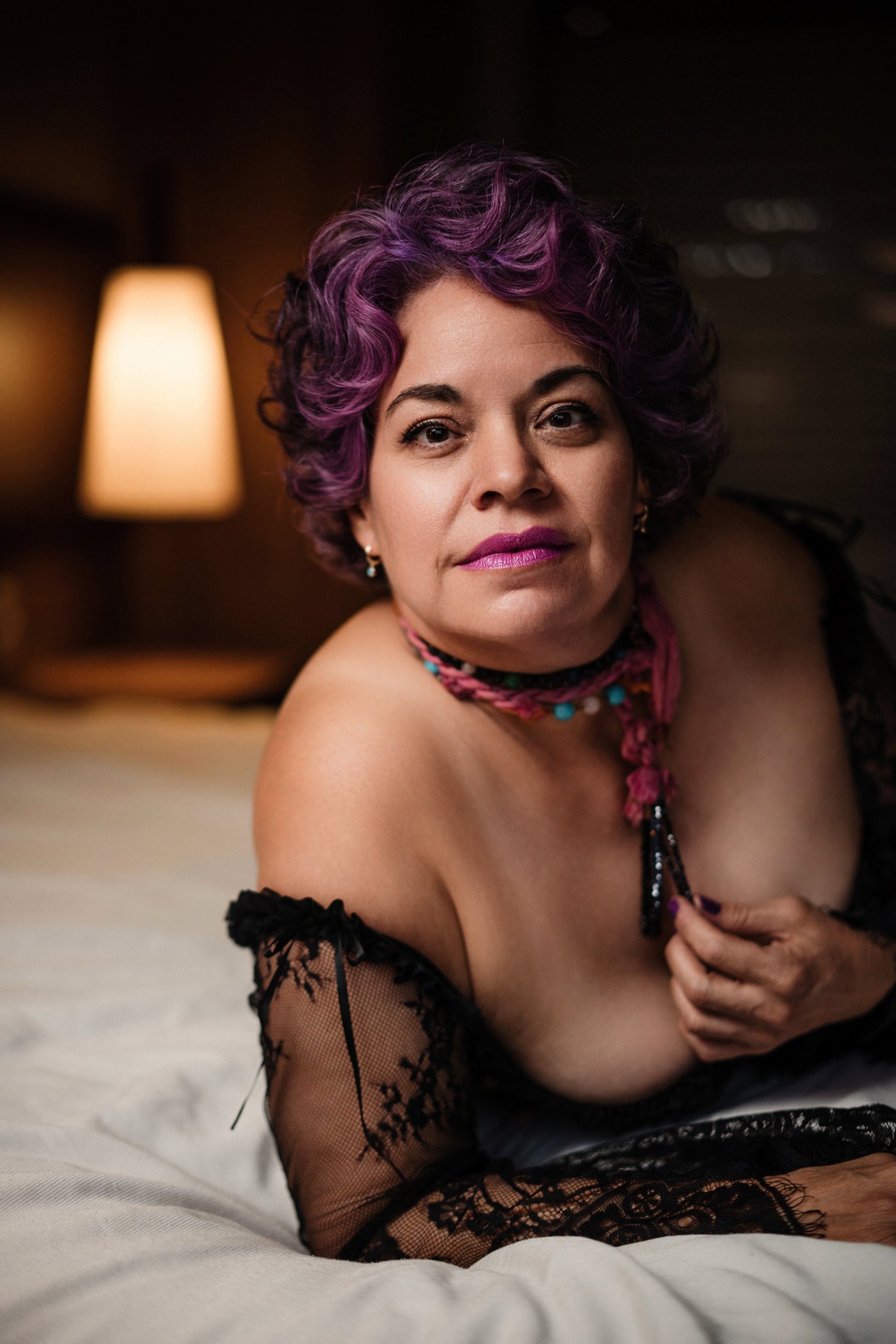 Sesión boudoir de Olimpia en La Mansión — texturas y emociones, por David Josué